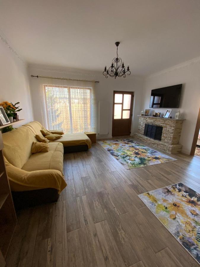 B House Busteni Bagian luar foto