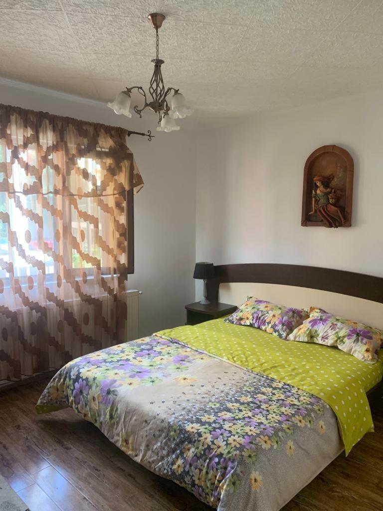 B House Busteni Bagian luar foto