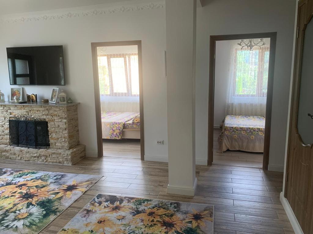 B House Busteni Bagian luar foto